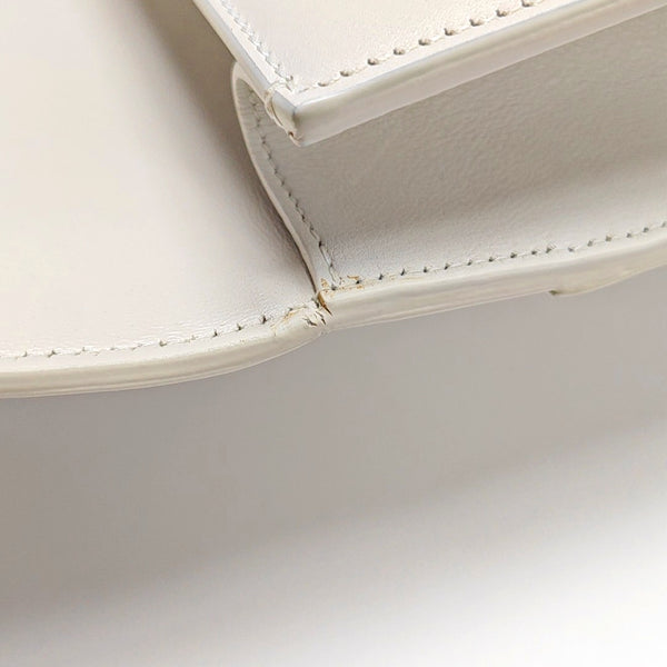 Authenticated pre-owned 30 Montaigne Calfskin White - Crossbody Bag at Looply