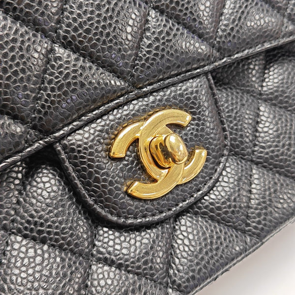 CLASSIC FLAP Medium Quilted Grained Calfskin Black