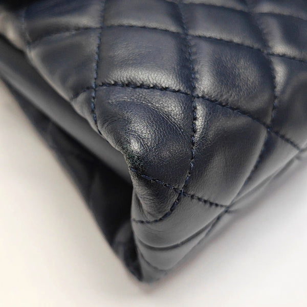Authenticated pre-owned CLASSIC FLAP Quilted Lambskin Blue - Shoulder Bag at Looply