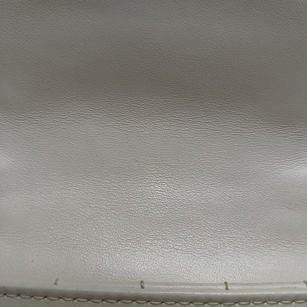 Authenticated pre-owned GG Marmont Mini Quilted Calfskin White - Crossbody Bag at Looply
