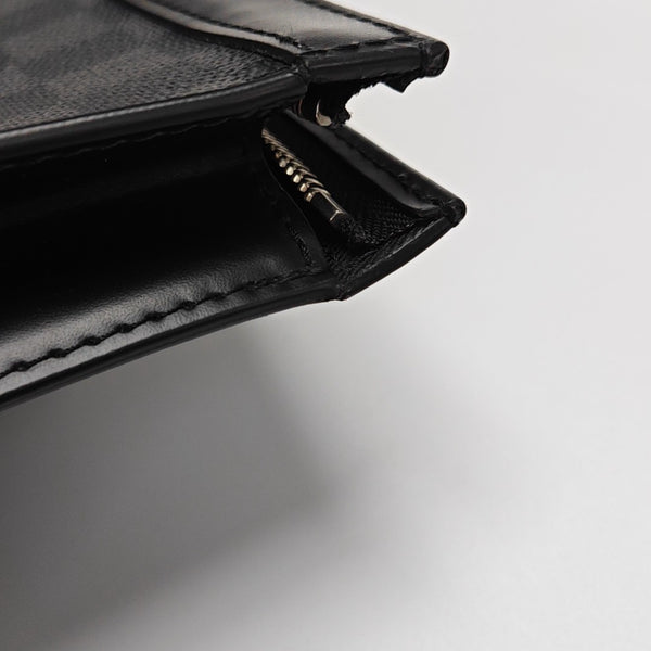 Pochette Voyag MM Damier Graphite Coated Canvas Gray
