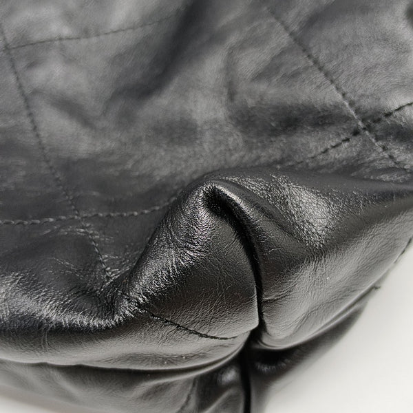 CHANEL 22 Medium Quilted Calfskin Black