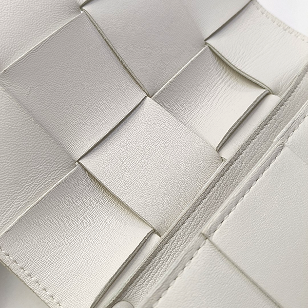 Authenticated pre-owned Cassette Lambskin White - Belt Bag at Looply