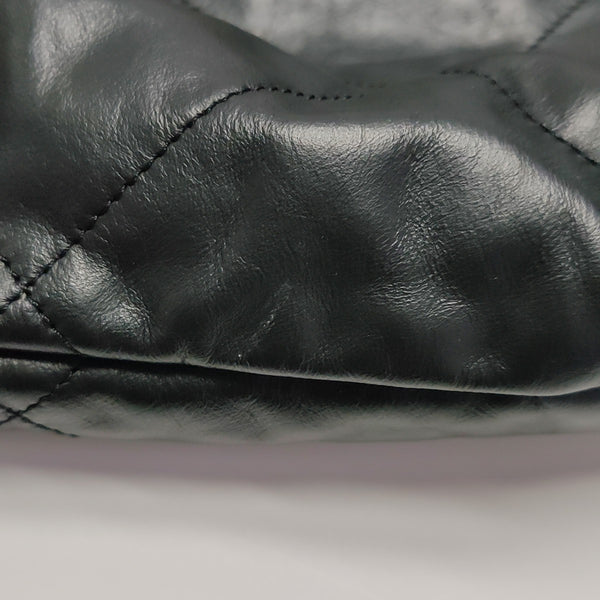 CHANEL 22 Medium Quilted Calfskin Black