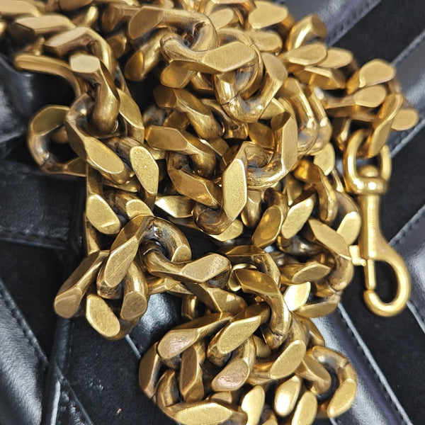 COLLEGE Medium Chevron Lambskin Black