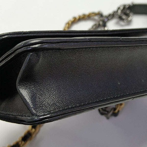Chanel 19 WOC Piel de Cordero Acolchada Negra