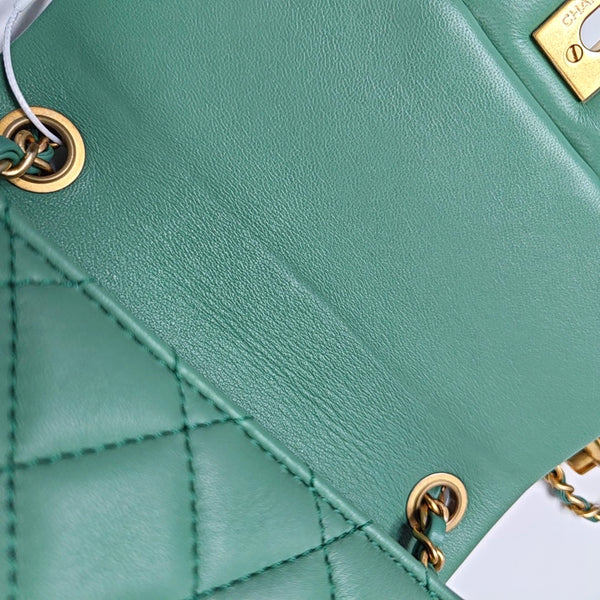 CLASSIC FLAP Quilted Lambskin Green