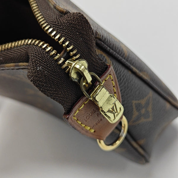 ACCESSOIRES GM Monogram Coated Canvas Brown