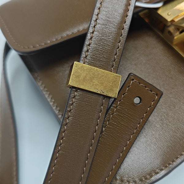 CLASSIC BOX Small Calfskin Brown