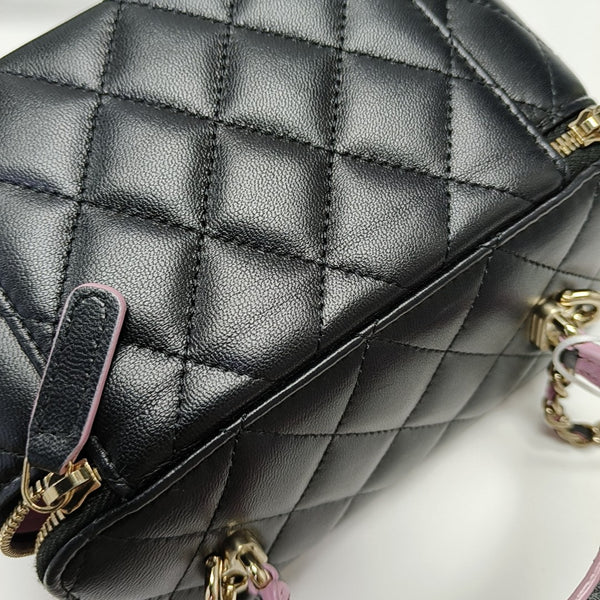 VANITY CASE Medium Quilted Lambskin Black