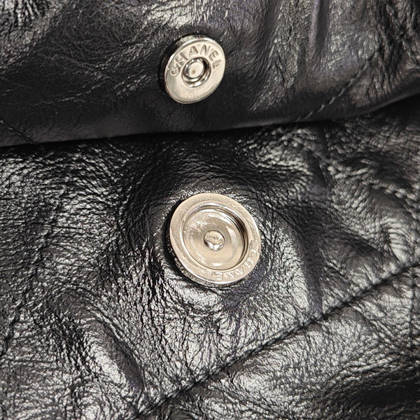CHANEL 22 Medium Quilted Calfskin Black