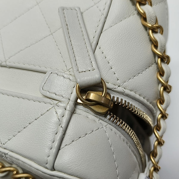 Authenticated pre-owned VANITY CASE Small Quilted Calfskin White - Shoulder Bag at Looply