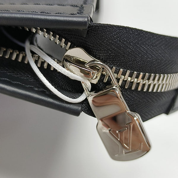 Pochette Voyag MM Damier Graphite Coated Canvas Gray