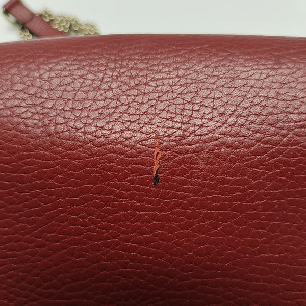 Piel de becerro roja pequeña con GG entrelazadas