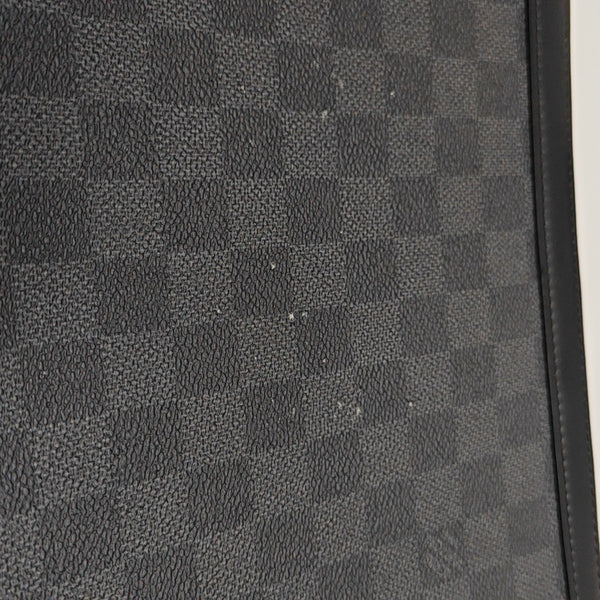 Pochette Voyag MM Damier Graphite Coated Canvas Gray