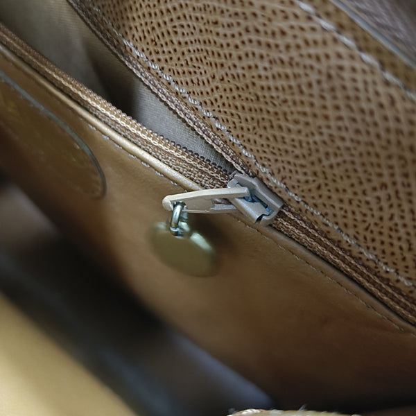 Piel de becerro graneada marrón