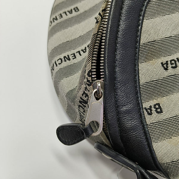 Souvenirs Canvas Gray
