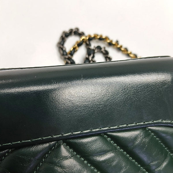 Authenticated pre-owned GABRIELLE Small Chevron, Quilted Calfskin Green - Shoulder Bag at Looply