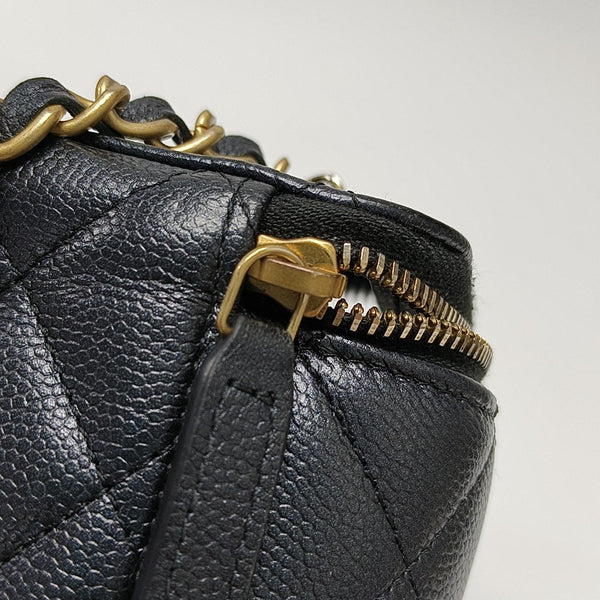 VANITY CASE Small Quilted Grained Calfskin Black