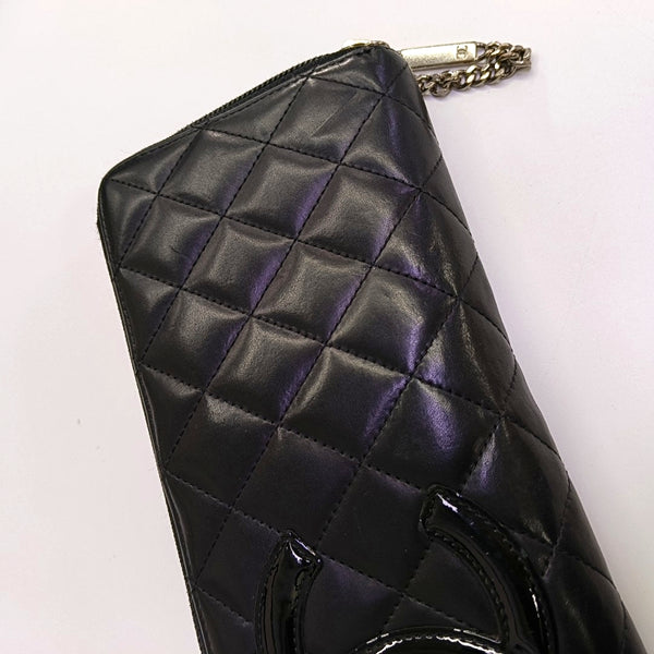 Authenticated pre-owned CAMBON Quilted Calfskin Black - Clutch at Looply