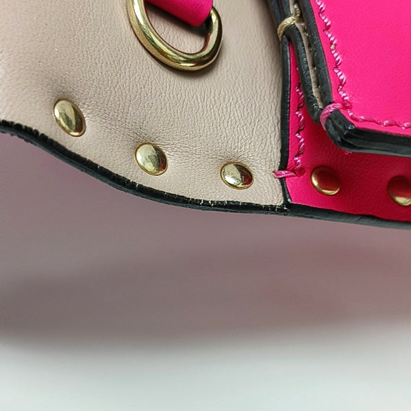 Authenticated pre-owned Rockstud Lambskin Pink - Clutch at Looply