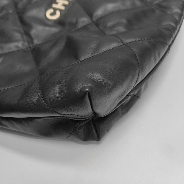 CHANEL 22 Medium Quilted Calfskin Black