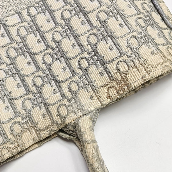 Authenticated pre-owned Book Tote Large Monogram Canvas Grey - Tote Bag at Looply