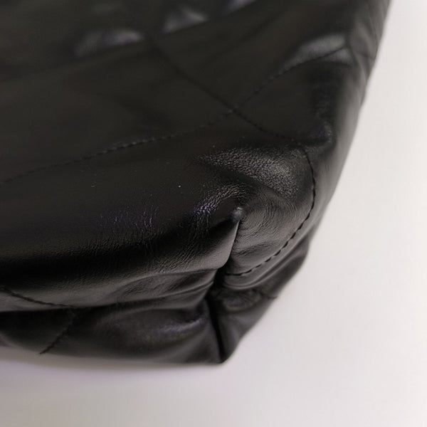 CHANEL 22 Medium Quilted Calfskin Black