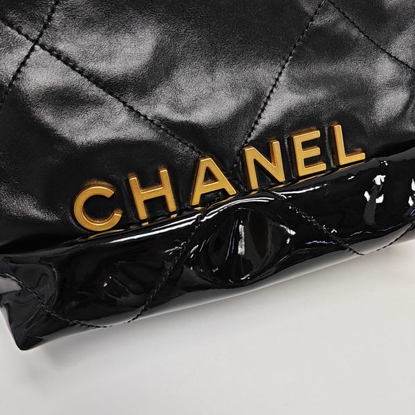 CHANEL 22 Mini Quilted Calfskin Black