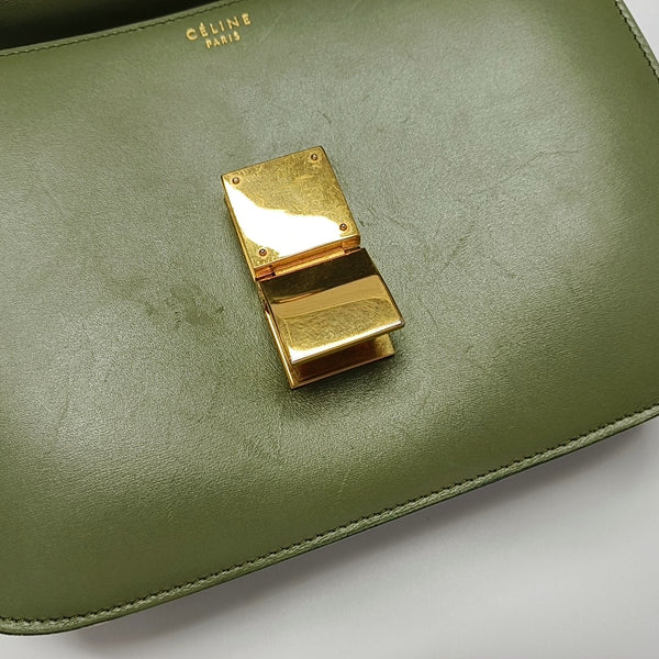 CLASSIC BOX Medium Calfskin Green