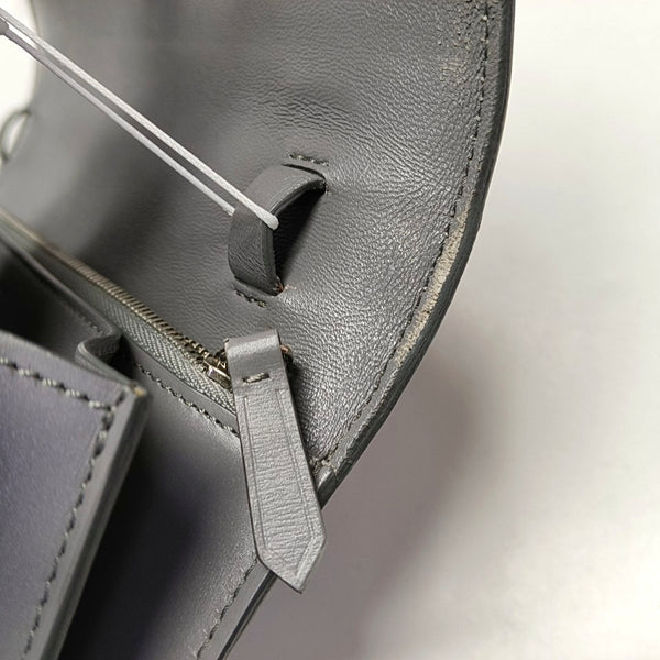 Authenticated pre-owned CLASSIC BOX Medium Calfskin Gray - Shoulder Bag at Looply
