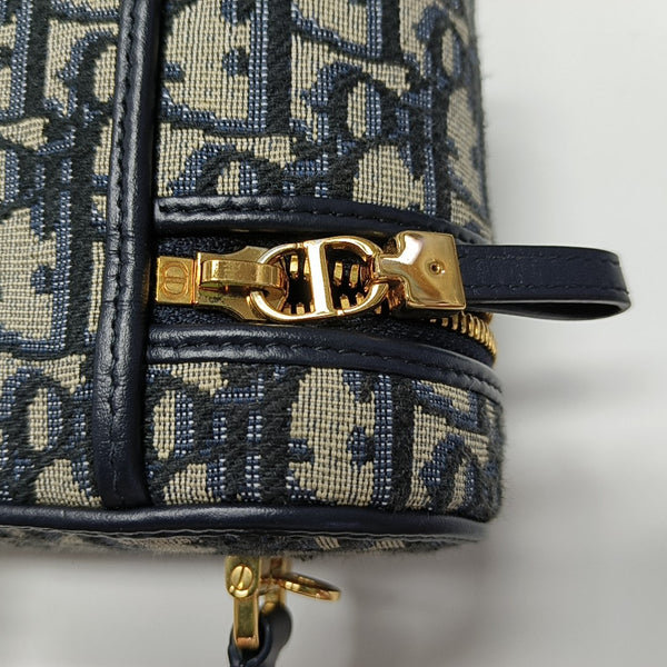 30 Montaigne Mini Oblique Canvas Blue
