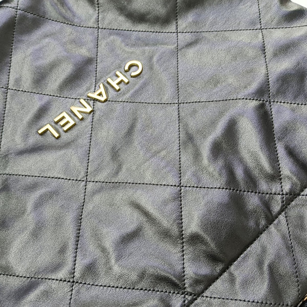 CHANEL 22 Medium Quilted Calfskin Black