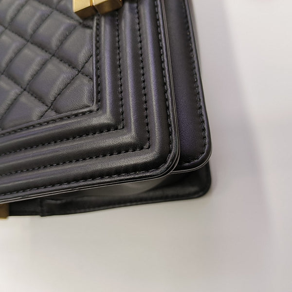 BOY CHANEL Small Quilted Calfskin Black