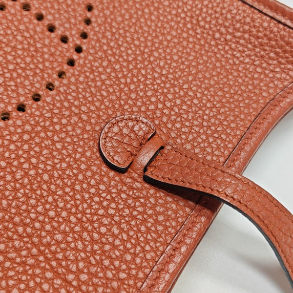 Evelyne 17 Clemence Red