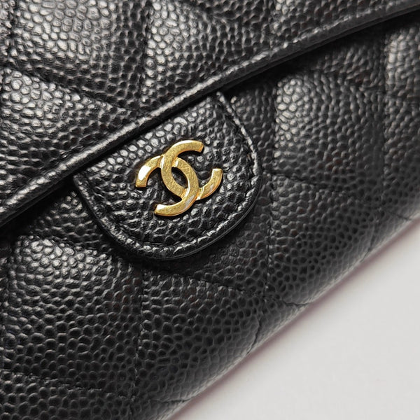 Cartera CLÁSICA CON SOLAPA Mini Acolchada de Piel de Becerro Granulada Negra