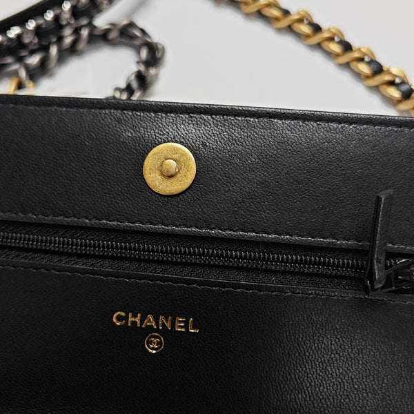 CHANEL 19 WOC Quilted Lambskin Black
