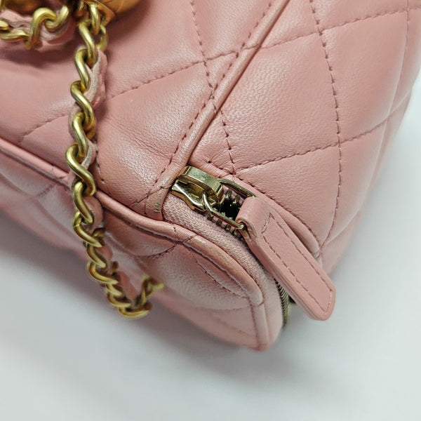 VANITY CASE Small Quilted Lambskin Pink