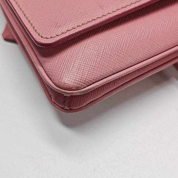 Closure Saffiano Calfskin Pink