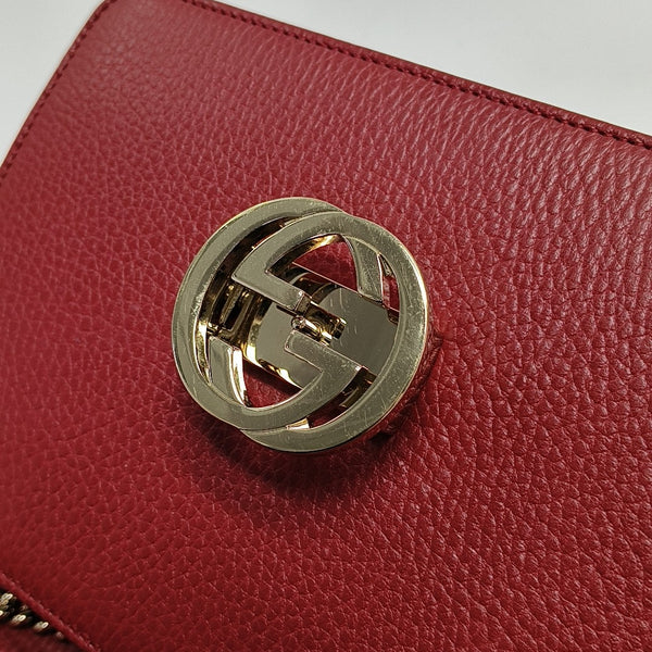 Piel de becerro roja pequeña con GG entrelazadas