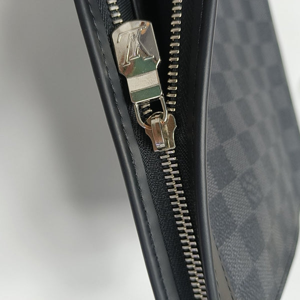 Pochette Voyag MM Damier Graphite Coated Canvas Gray
