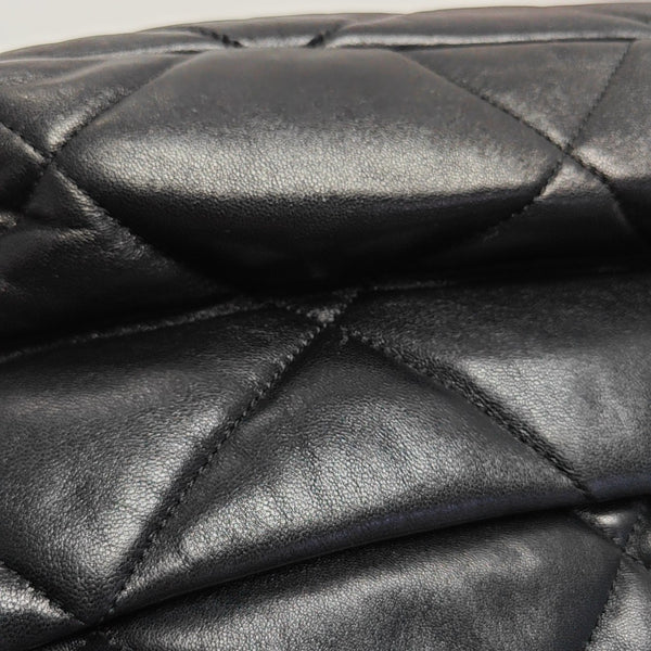 CHANEL 19 Grande Piel de Cordero Acolchada Negro