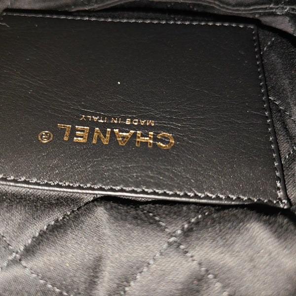 CHANEL 22 Mini Quilted Calfskin Black