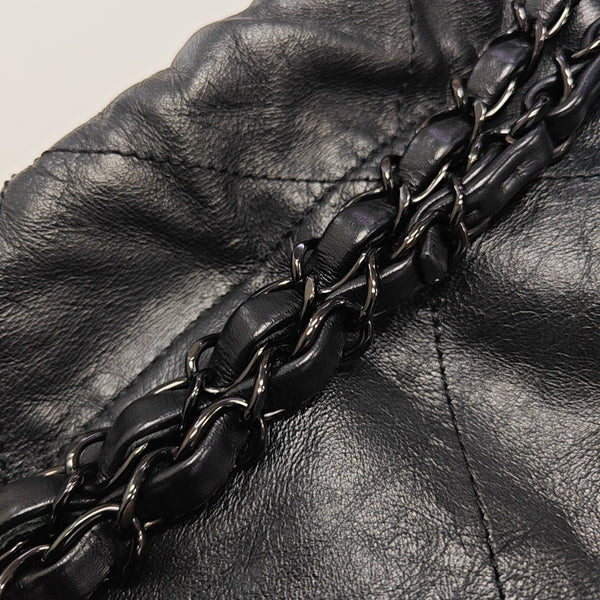 CHANEL 22 Medium Quilted Calfskin Black