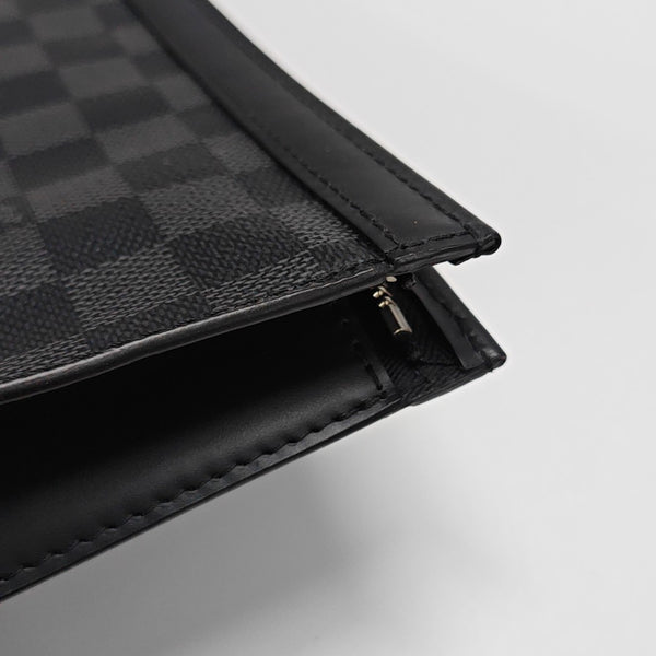 Pochette Voyag MM Damier Graphite Coated Canvas Gray