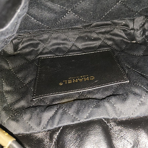 CHANEL 22 Mini Quilted Calfskin Black