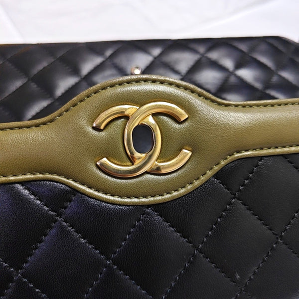 Authenticated pre-owned CLASSIC FLAP Quilted Lambskin Black - Shoulder Bag at Looply