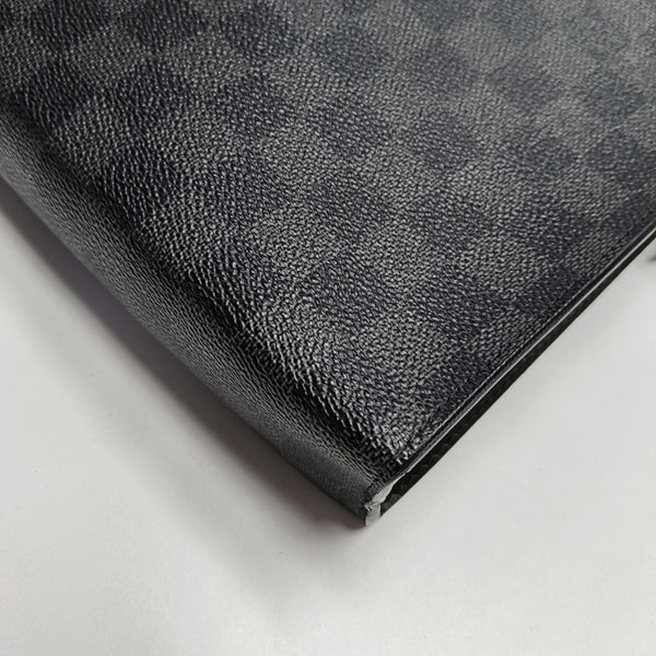 Pochette Voyag MM Damier Graphite Coated Canvas Gray