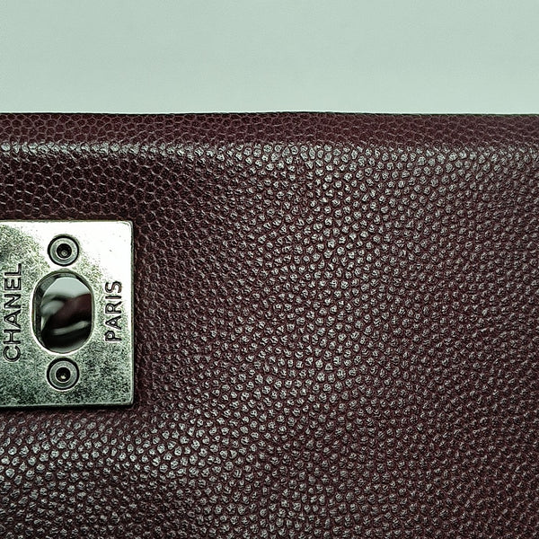 Coco Handle mediana de piel de becerro granulada acolchada burdeos