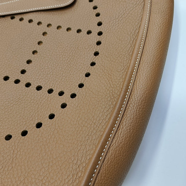 Evelyne 40 Clemence Brown